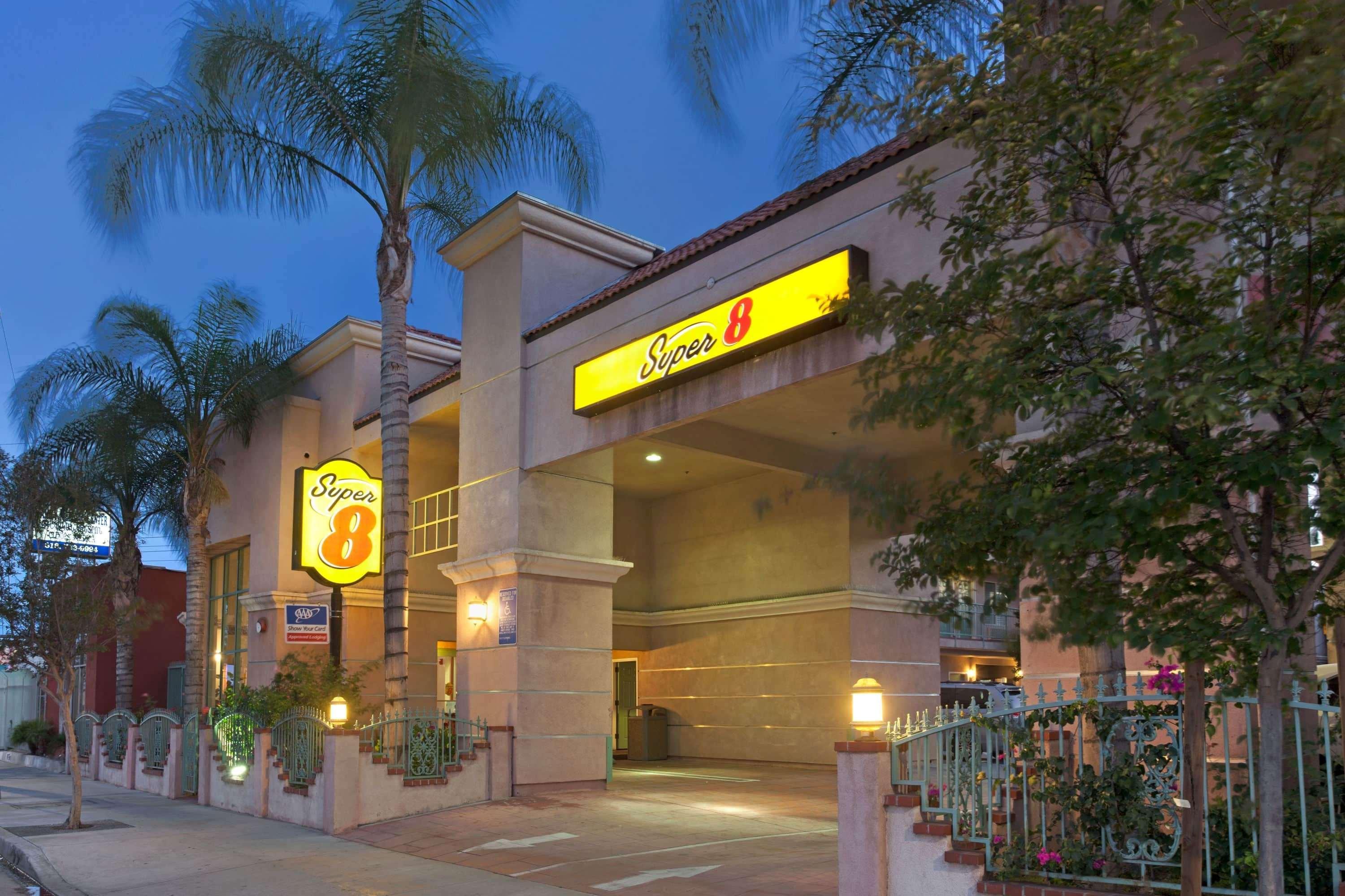 Super 8 By Wyndham North Hollywood Motel Los Angeles Exterior foto